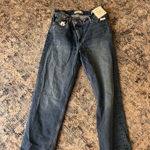 Brand New “The 90’s Straight” Ultra High Rise Abercrombie Jeans